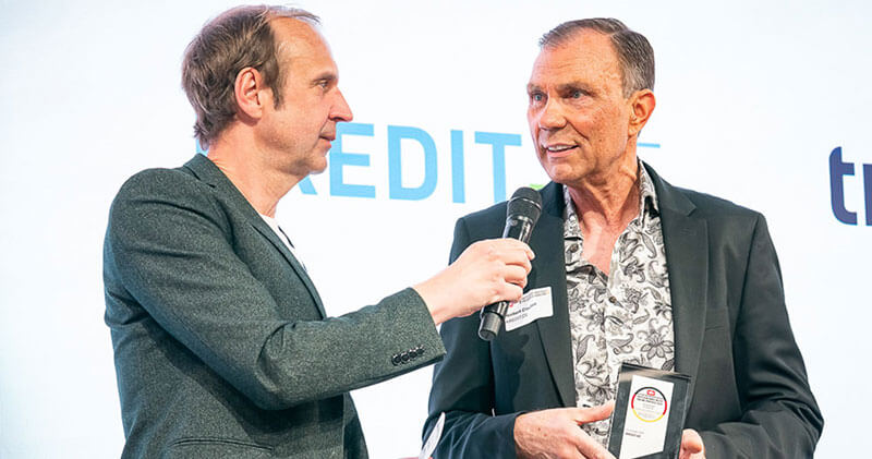 KREDIT.DE – 'Deutschlands Beste Online-Portale' Norbert Claußen nimmt stolz den ntv Award 2025 entgegen